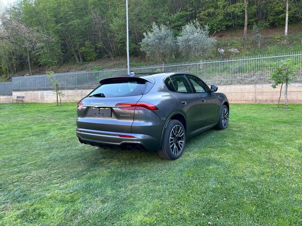 Maserati Grecale nuova a Salerno (3)