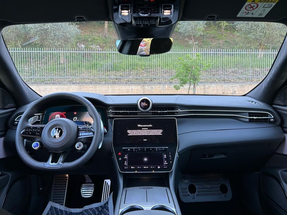 Maserati Grecale nuova a Salerno (5)