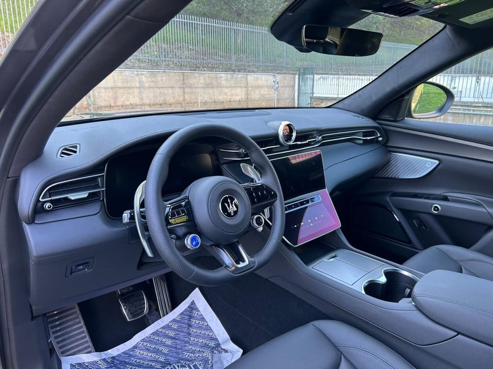 Maserati Grecale nuova a Salerno (8)