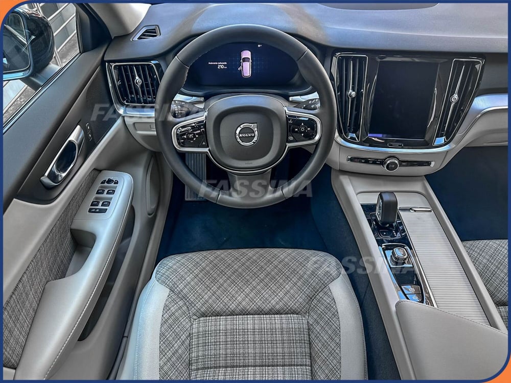 Volvo V60 Cross Country nuova a Milano (10)