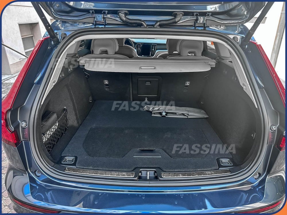 Volvo V60 Cross Country nuova a Milano (12)