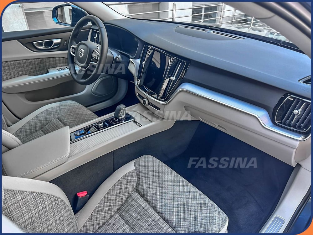 Volvo V60 Cross Country nuova a Milano (15)