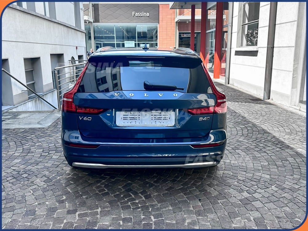 Volvo V60 Cross Country nuova a Milano (5)