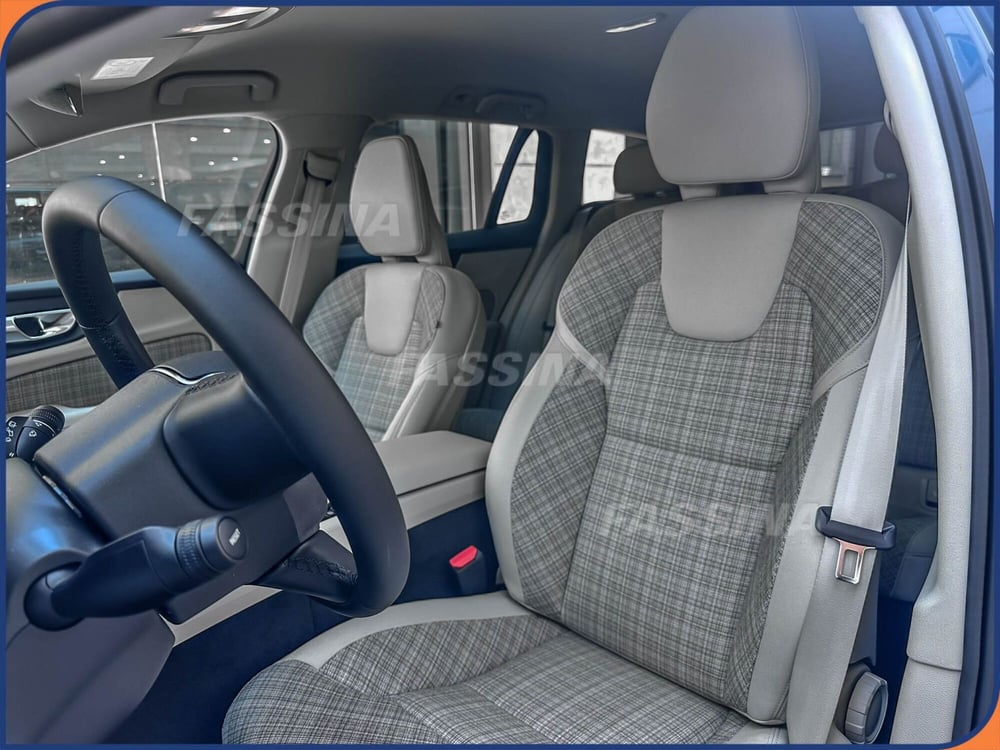 Volvo V60 Cross Country nuova a Milano (8)