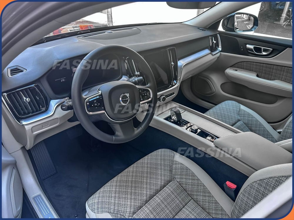 Volvo V60 Cross Country nuova a Milano (9)