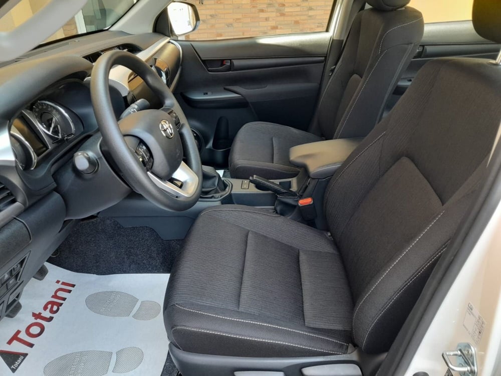 Toyota Hilux nuova a L'Aquila (12)