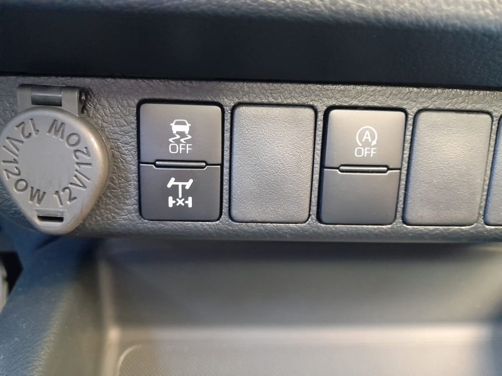 Toyota Hilux nuova a L'Aquila (15)