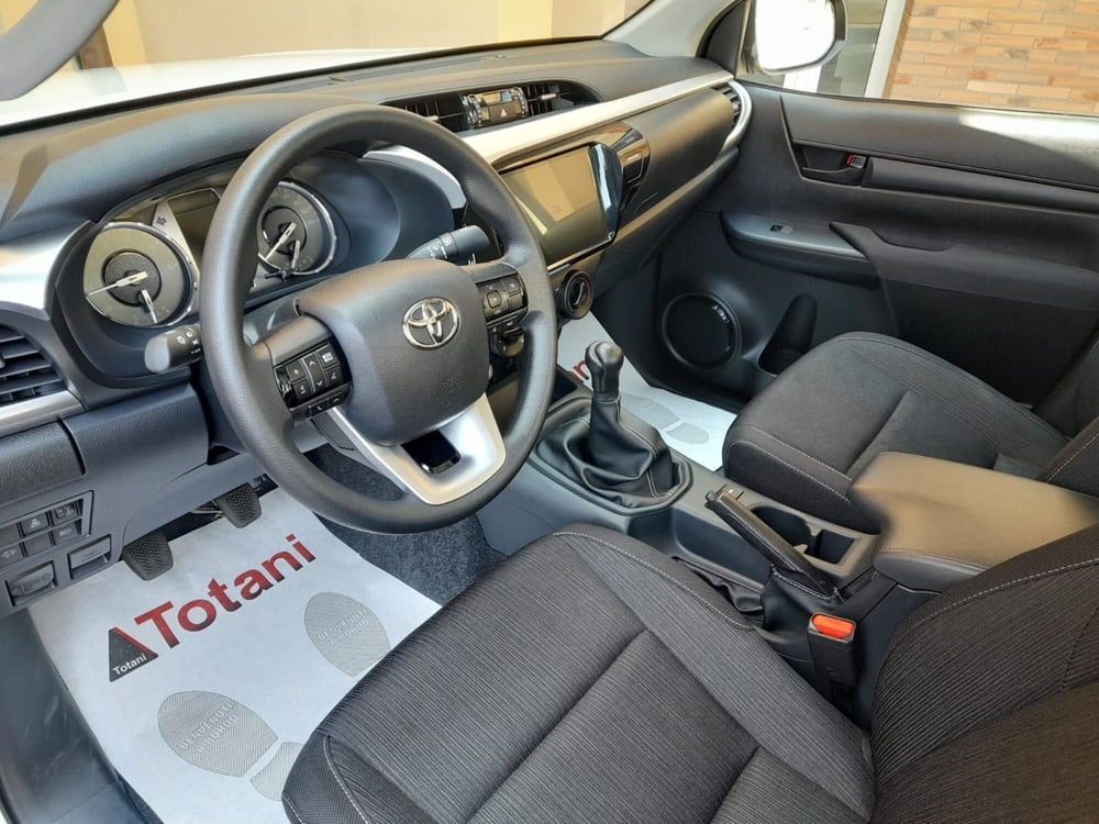Toyota Hilux nuova a L'Aquila (16)