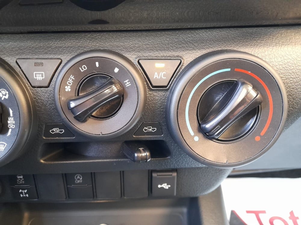 Toyota Hilux nuova a L'Aquila (19)