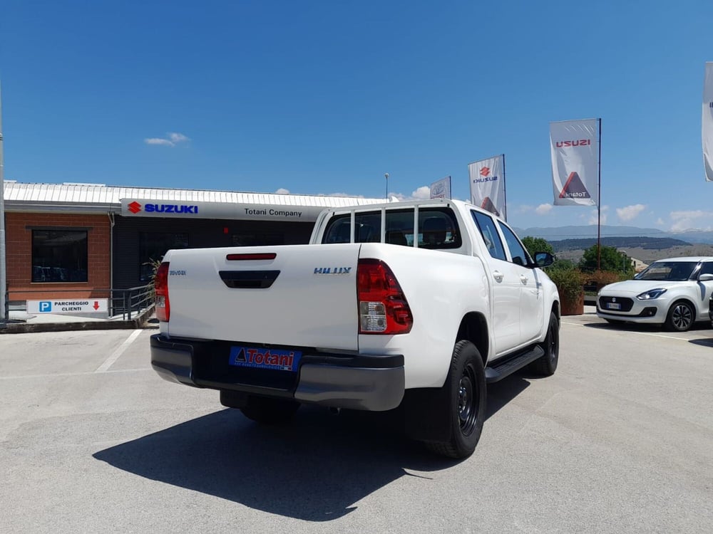 Toyota Hilux nuova a L'Aquila (3)