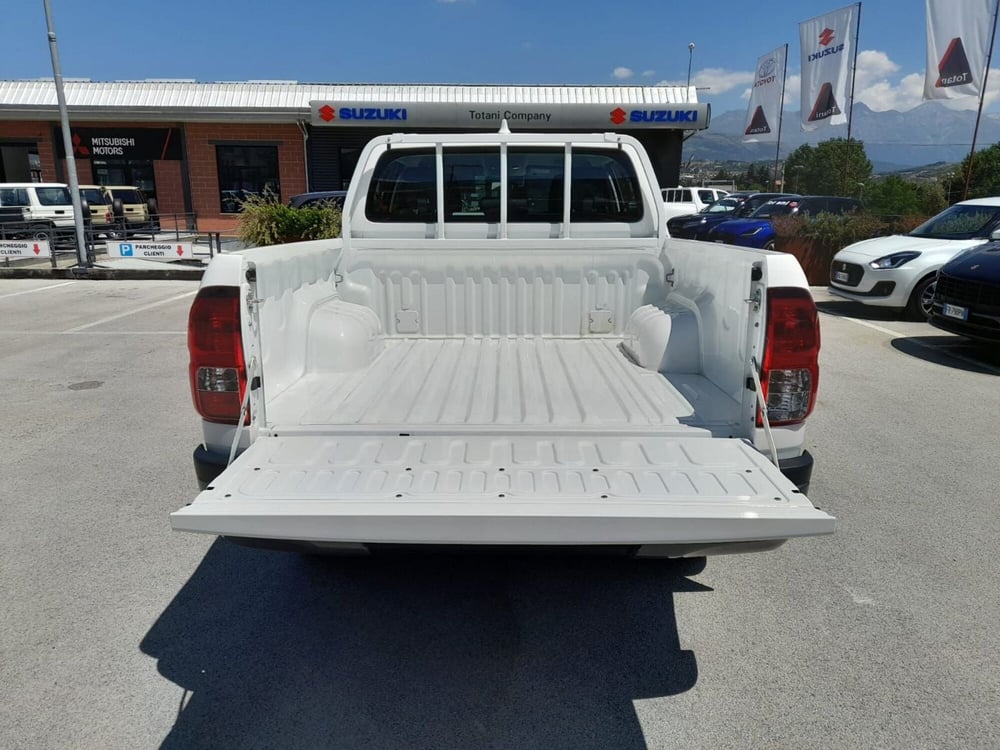 Toyota Hilux nuova a L'Aquila (5)