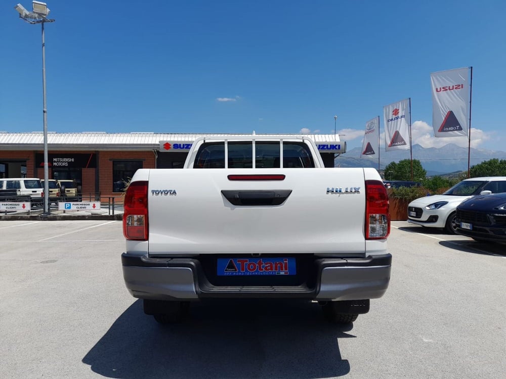 Toyota Hilux nuova a L'Aquila (6)