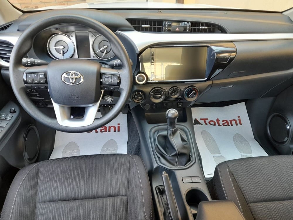 Toyota Hilux nuova a L'Aquila (7)
