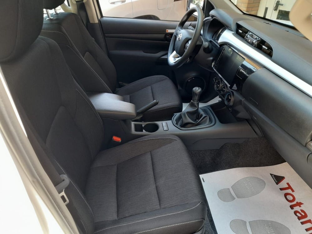 Toyota Hilux nuova a L'Aquila (8)