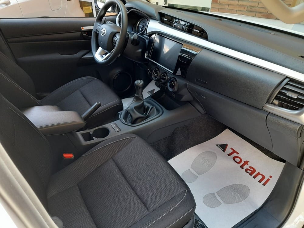 Toyota Hilux nuova a L'Aquila (9)