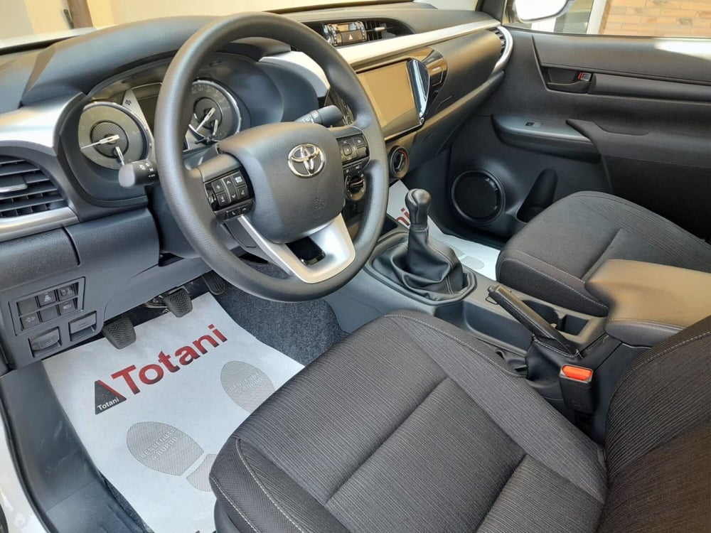 Toyota Hilux nuova a L'Aquila (14)