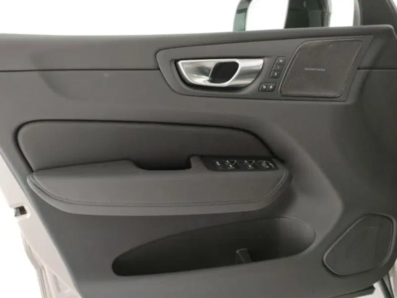 Volvo XC60 nuova a Modena (11)