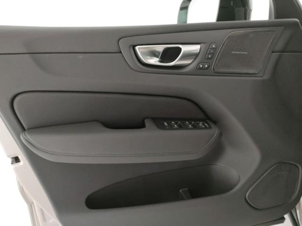 Volvo XC60 nuova a Modena (11)