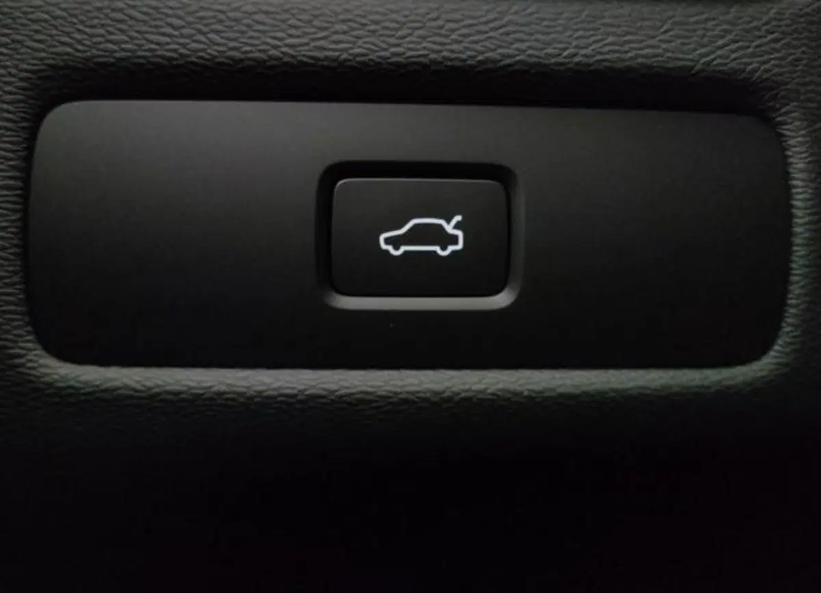 Volvo XC60 nuova a Modena (13)