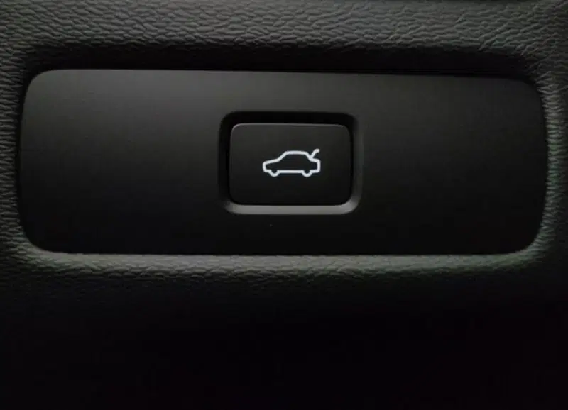 Volvo XC60 nuova a Modena (13)