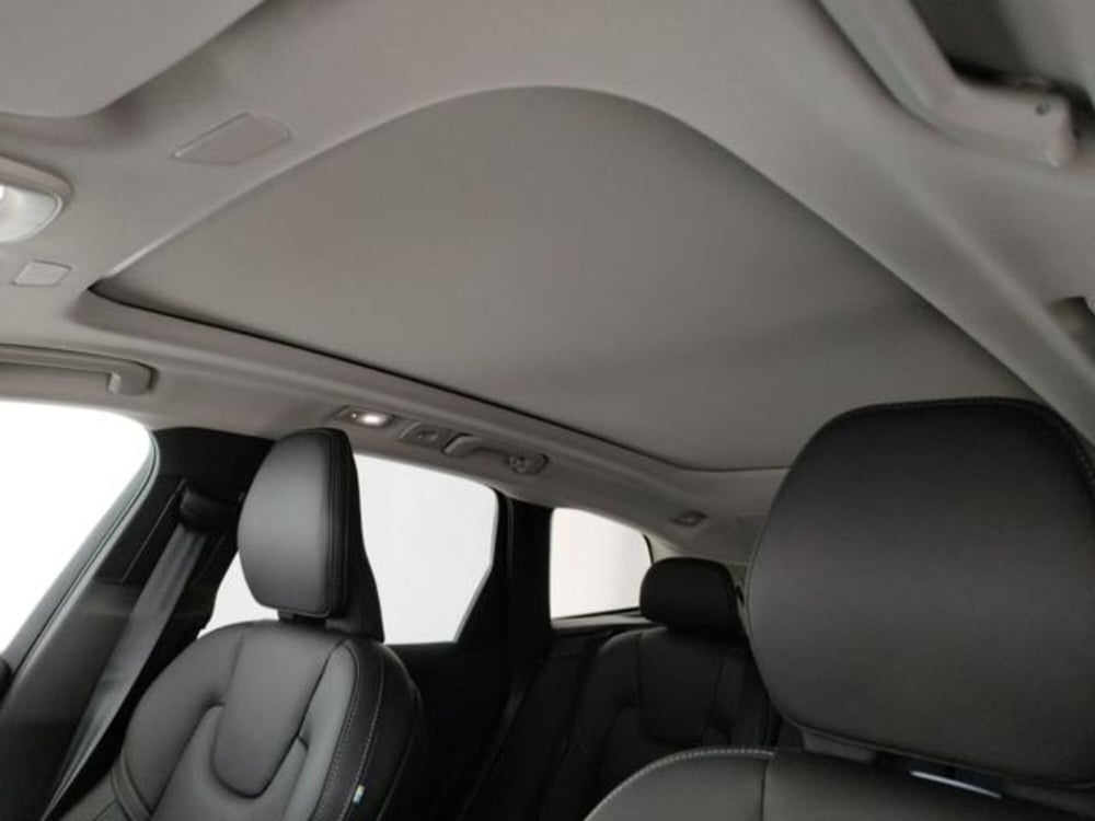 Volvo XC60 nuova a Modena (14)