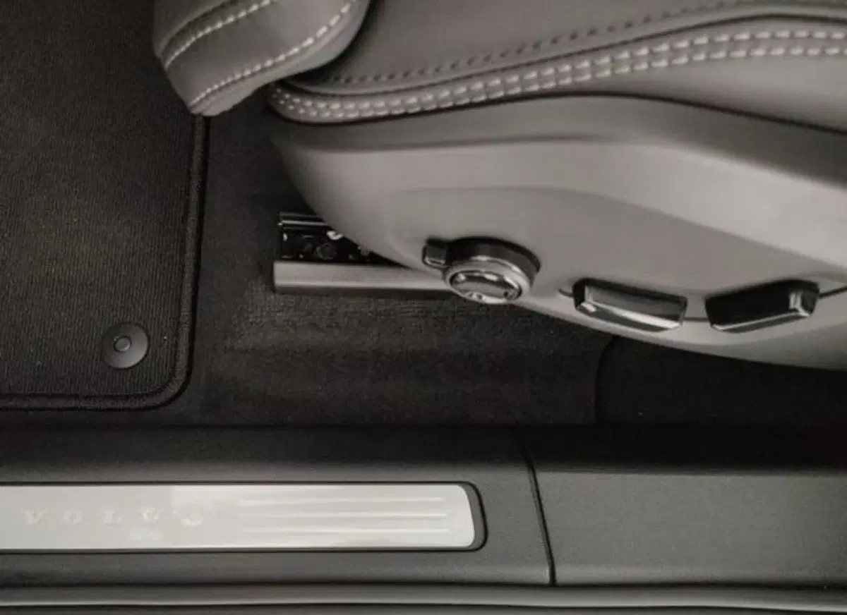 Volvo XC60 nuova a Modena (15)