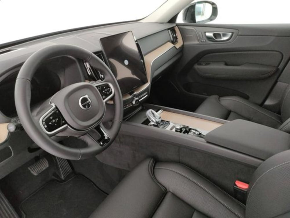 Volvo XC60 nuova a Modena (17)