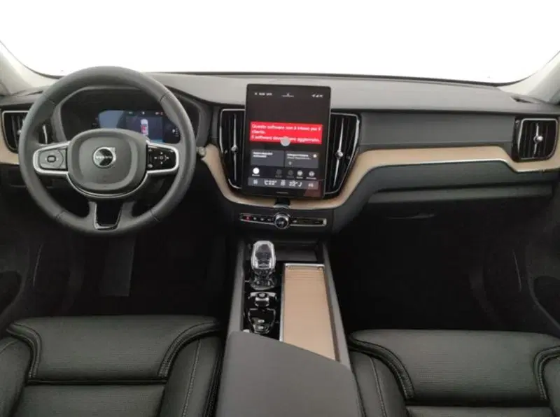 Volvo XC60 nuova a Modena (18)