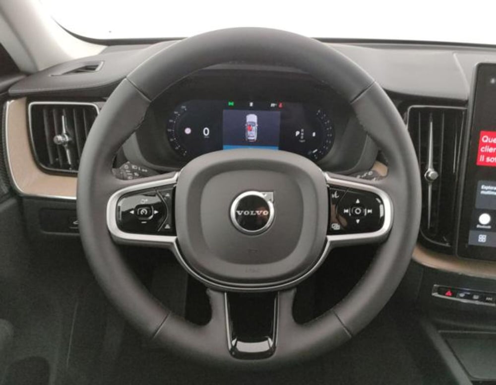 Volvo XC60 nuova a Modena (19)