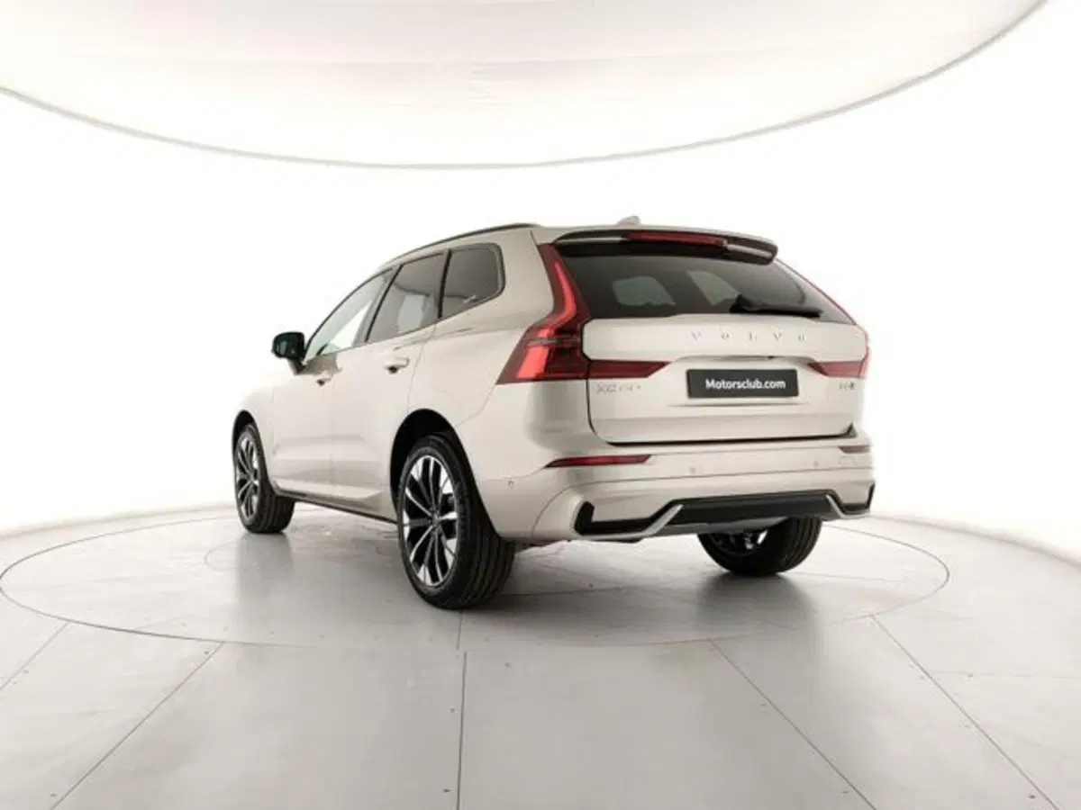 Volvo XC60 nuova a Modena (3)