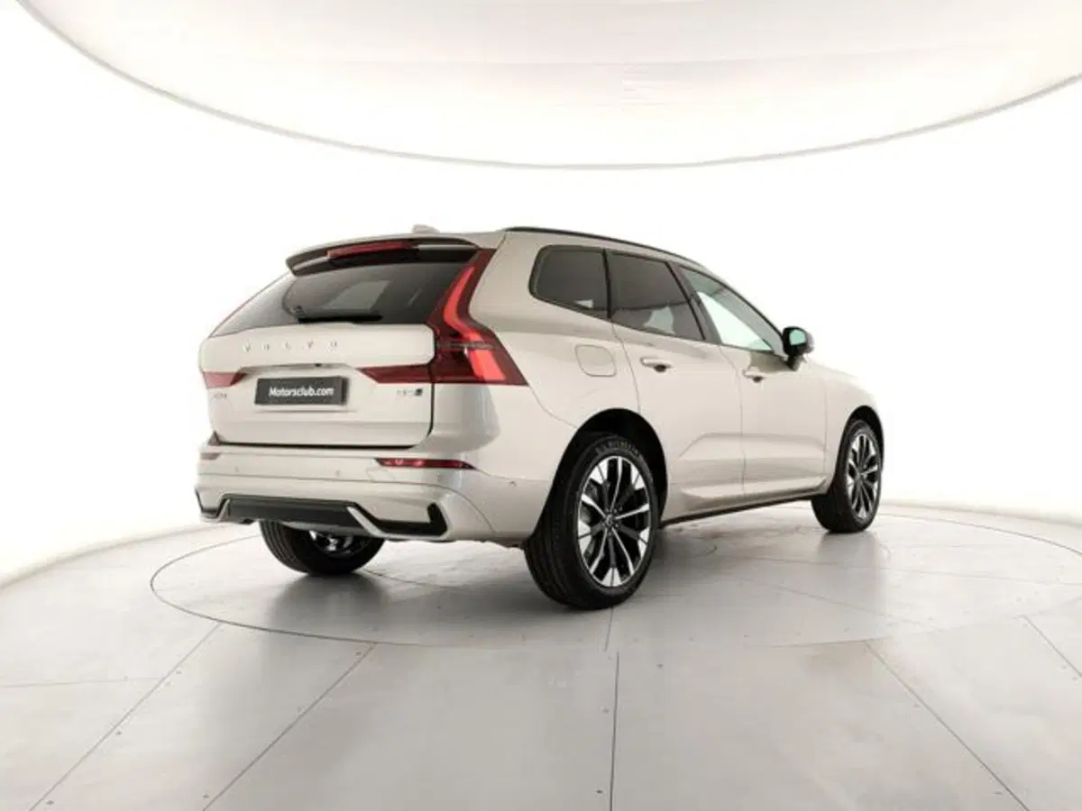 Volvo XC60 nuova a Modena (5)