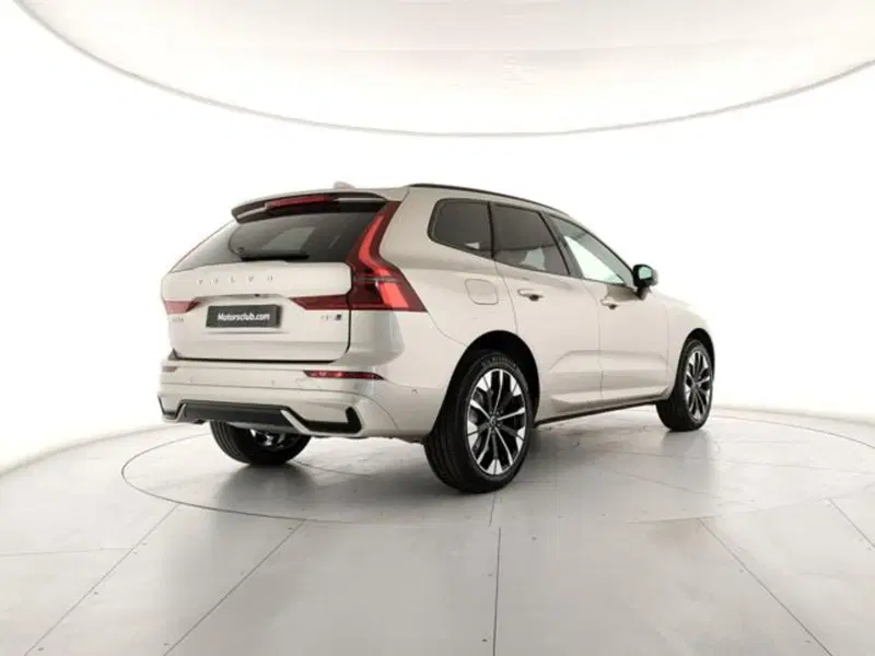 Volvo XC60 nuova a Modena (5)
