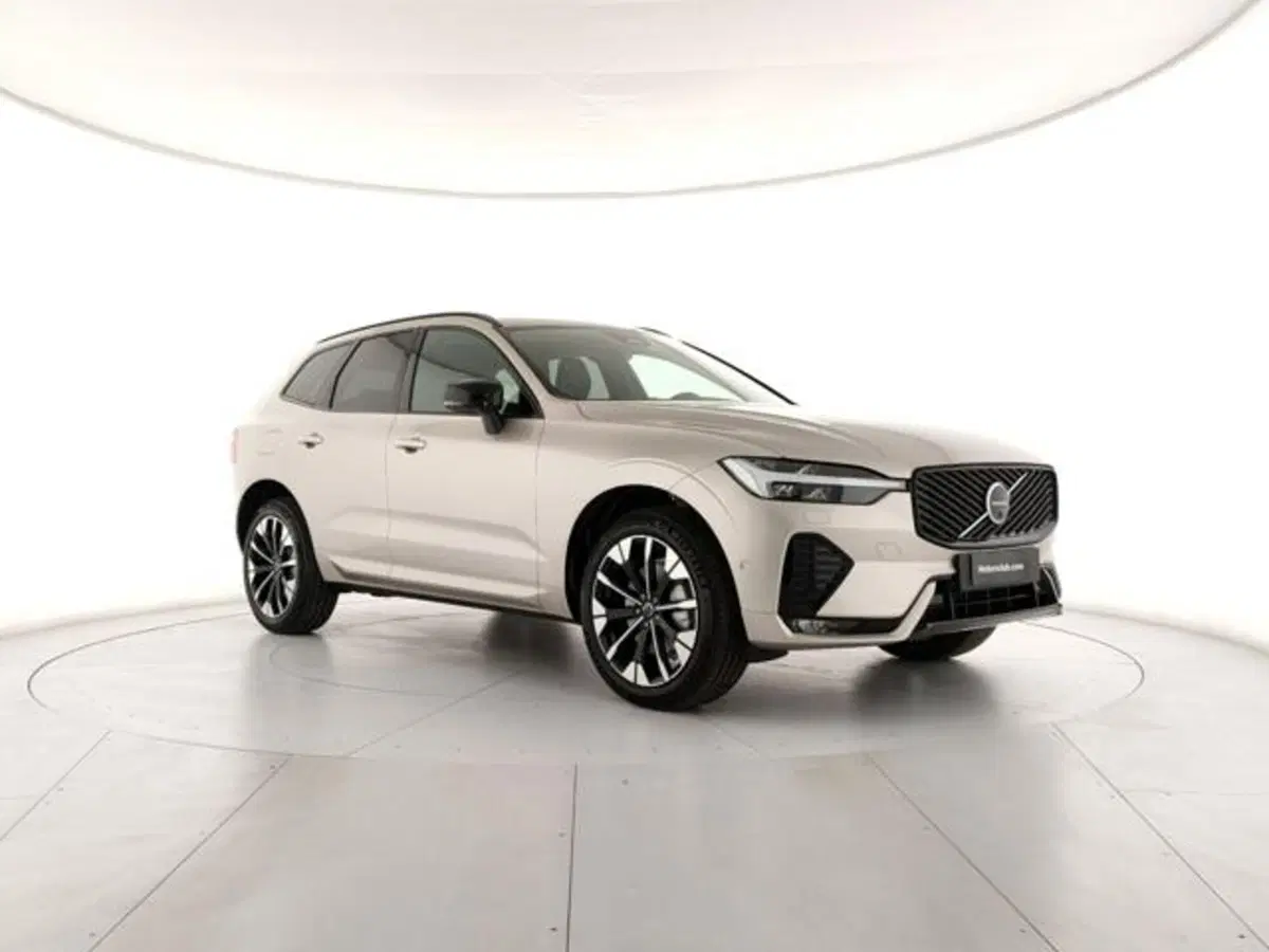 Volvo XC60 nuova a Modena (6)