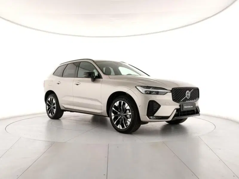 Volvo XC60 nuova a Modena (6)