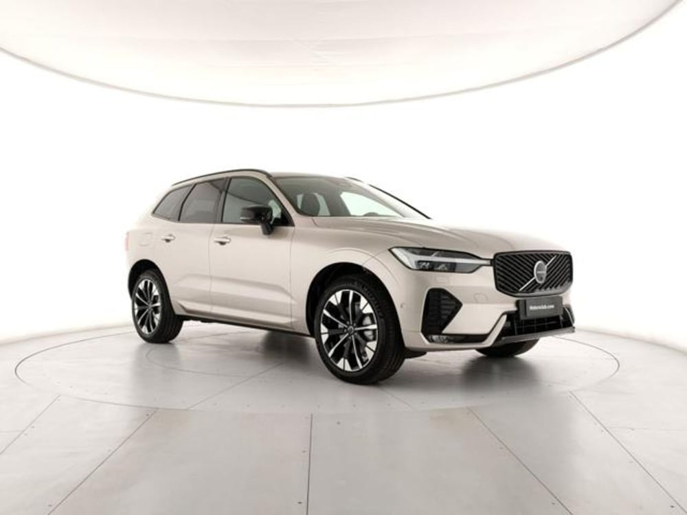 Volvo XC60 nuova a Modena (6)