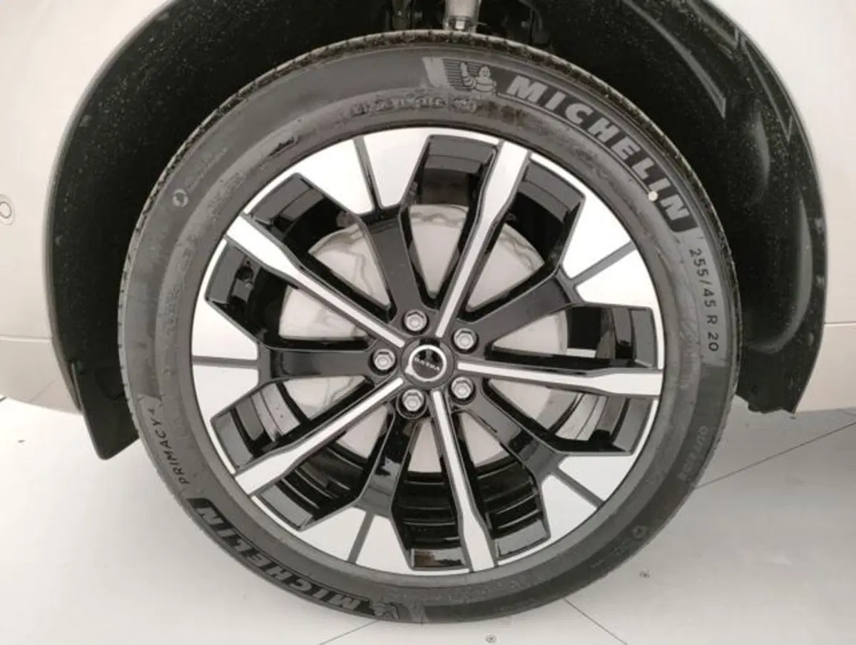 Volvo XC60 nuova a Modena (8)