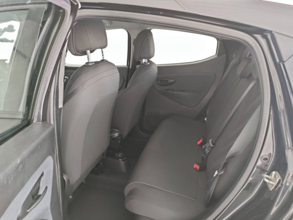 Lancia Ypsilon usata a Teramo (12)