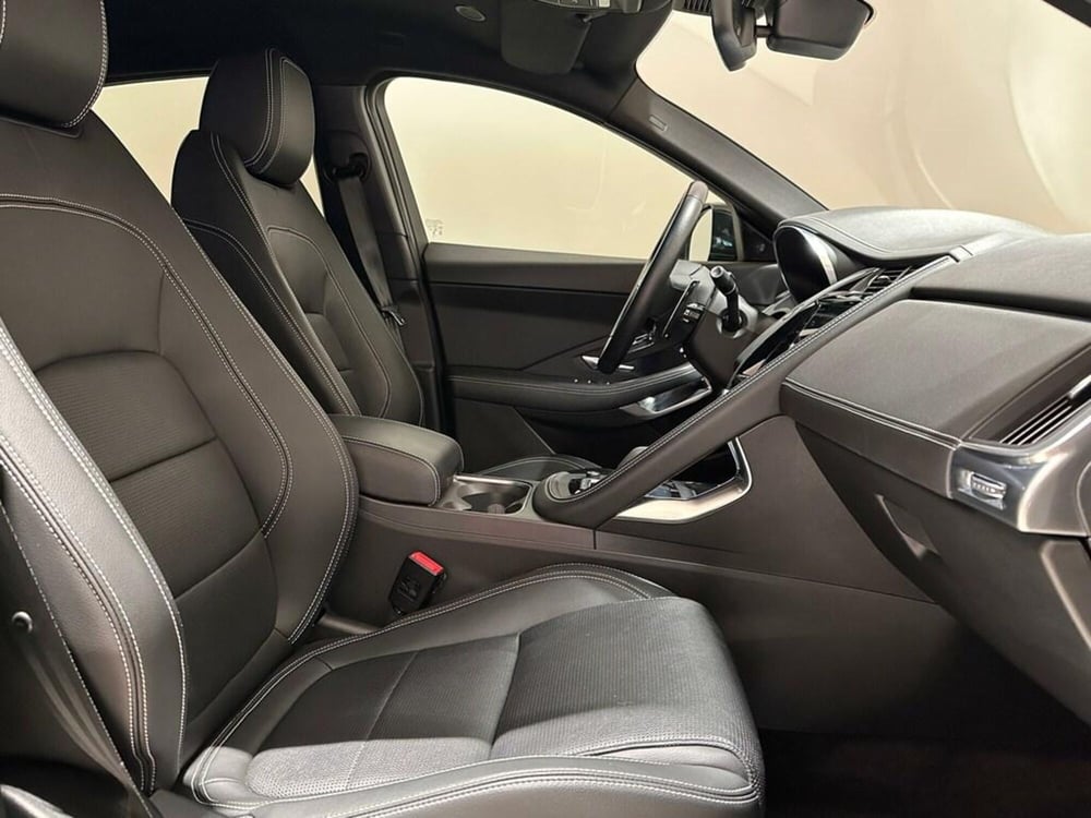 Jaguar E-Pace usata a Varese (3)