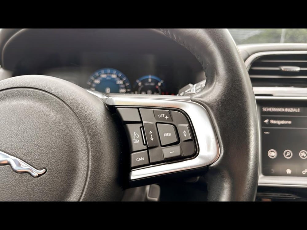 Jaguar F-Pace usata a Varese (11)