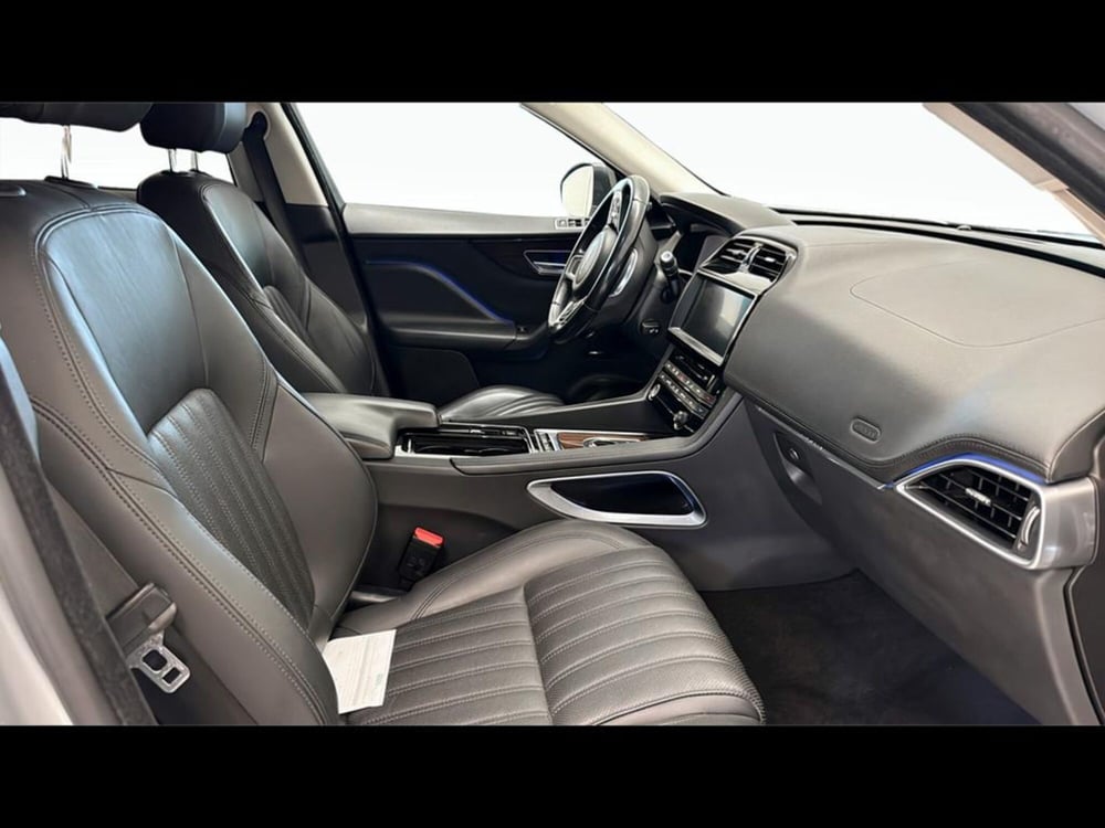 Jaguar F-Pace usata a Varese (3)