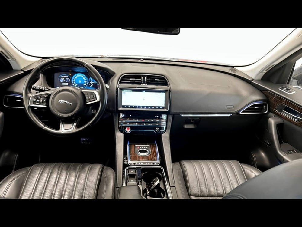 Jaguar F-Pace usata a Varese (4)