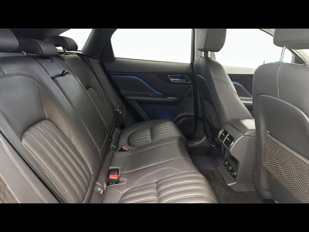 Jaguar F-Pace usata a Varese (5)