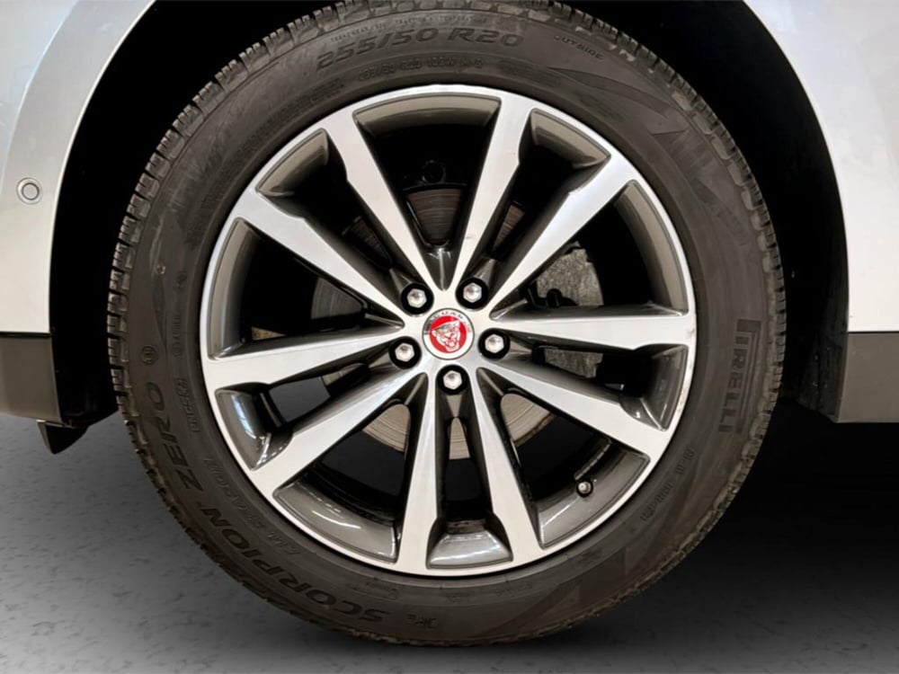 Jaguar F-Pace usata a Varese (9)