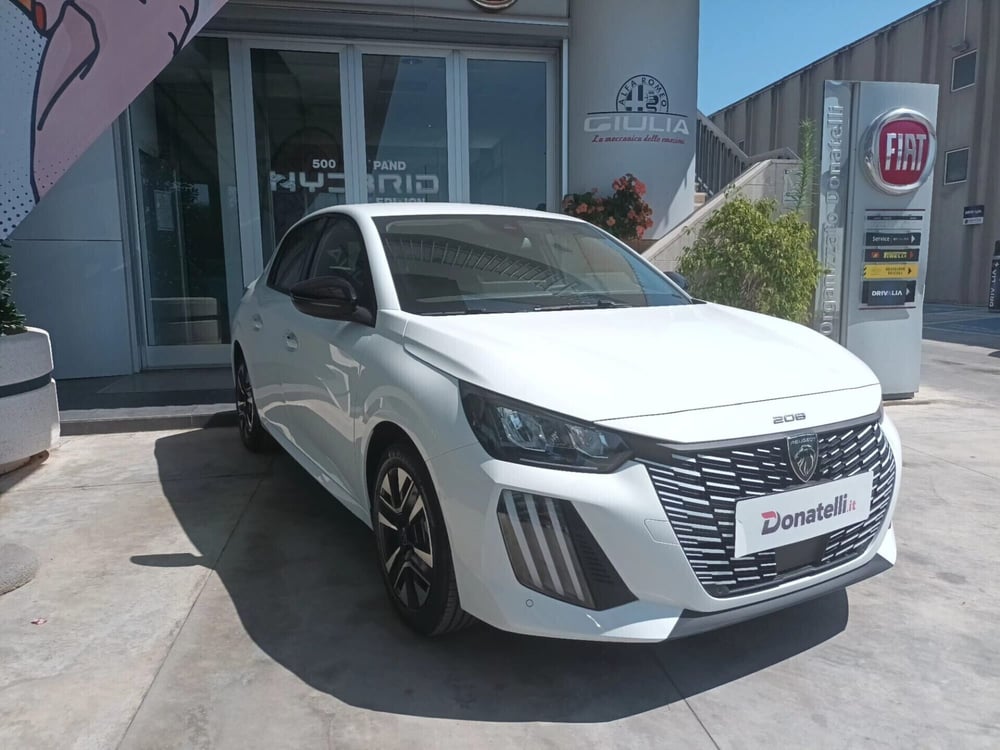 Peugeot 208 nuova a Bari