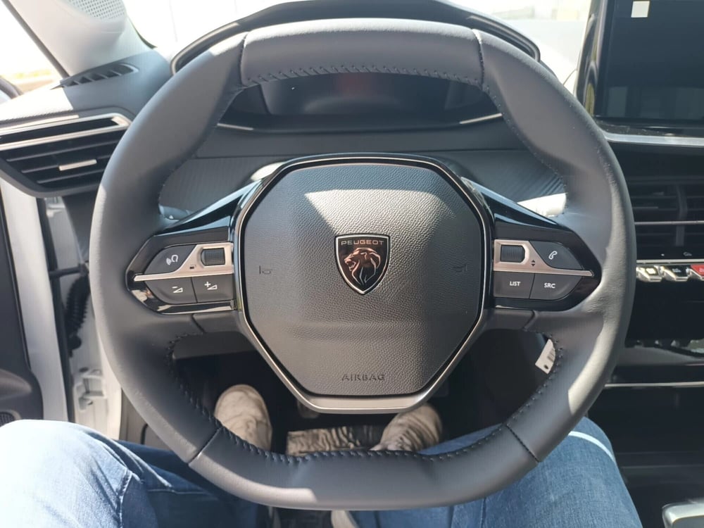 Peugeot 208 nuova a Bari (10)