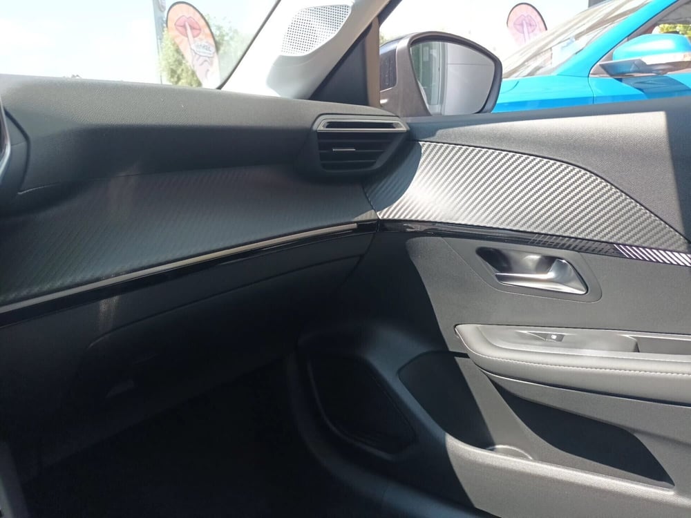 Peugeot 208 nuova a Bari (14)