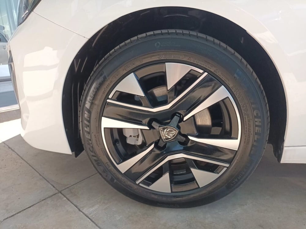 Peugeot 208 nuova a Bari (5)