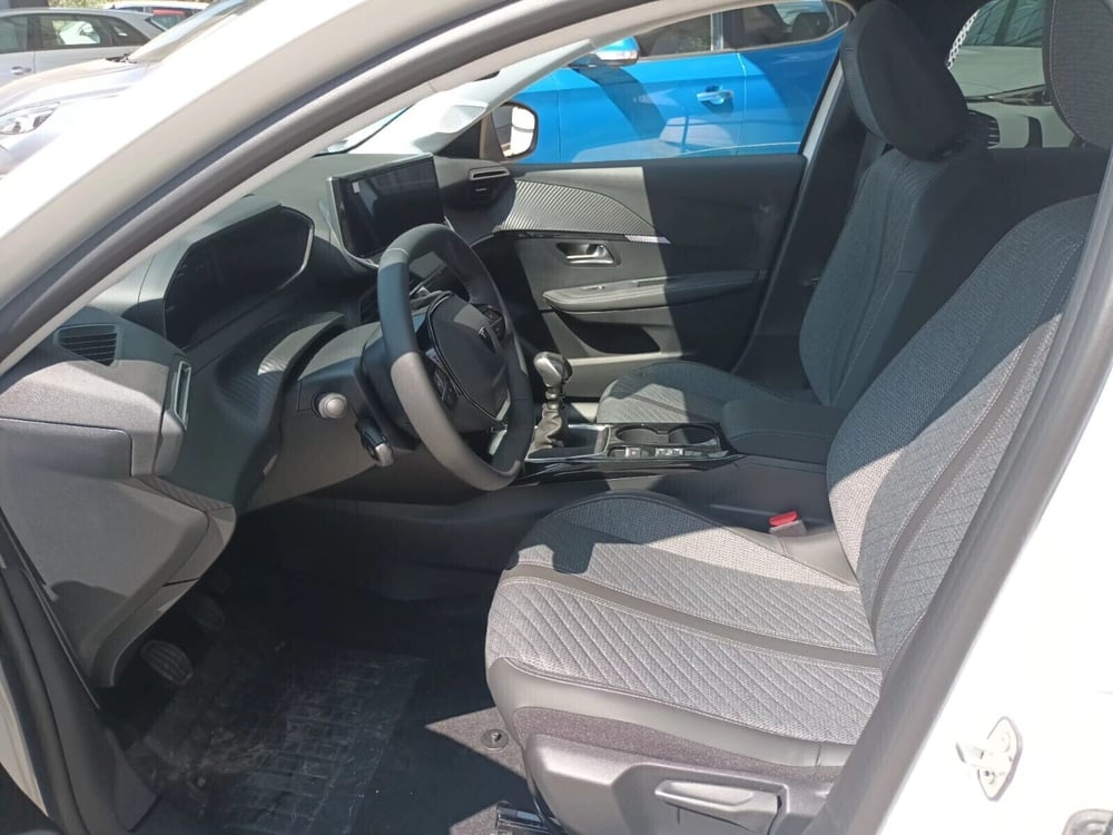 Peugeot 208 nuova a Bari (6)