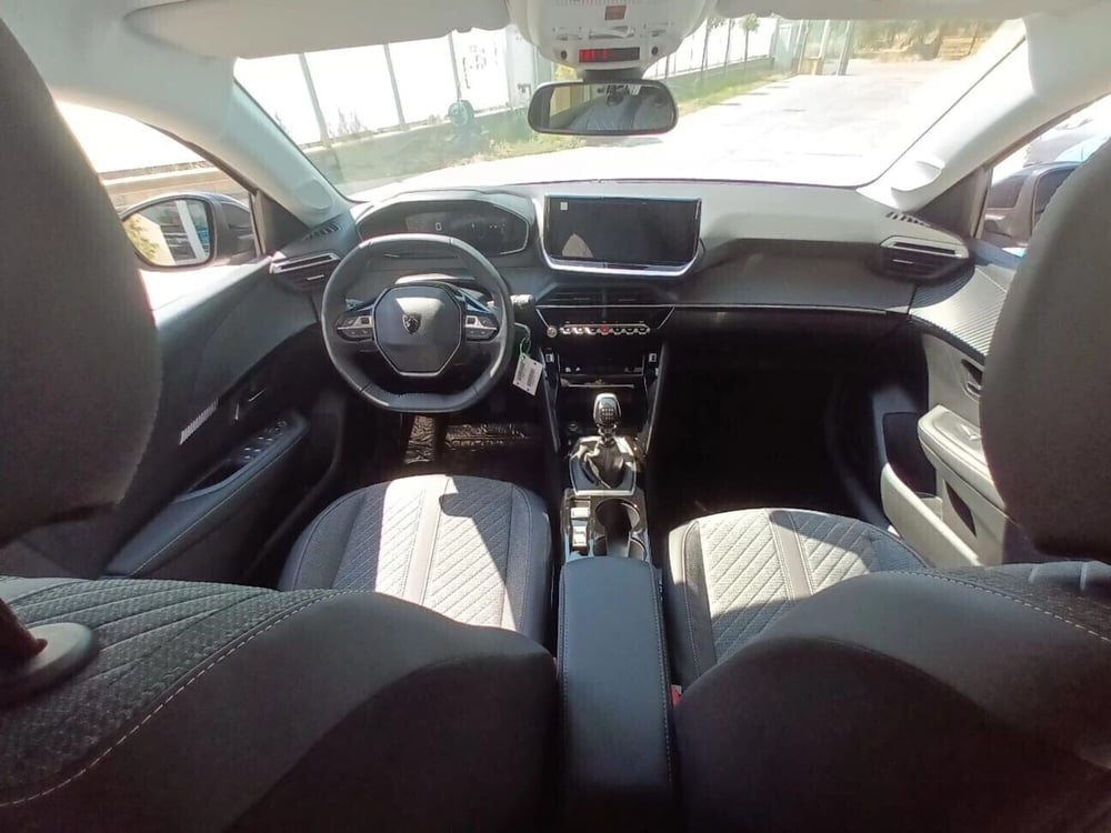 Peugeot 208 nuova a Bari (8)