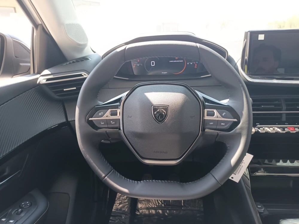 Peugeot 208 nuova a Bari (9)